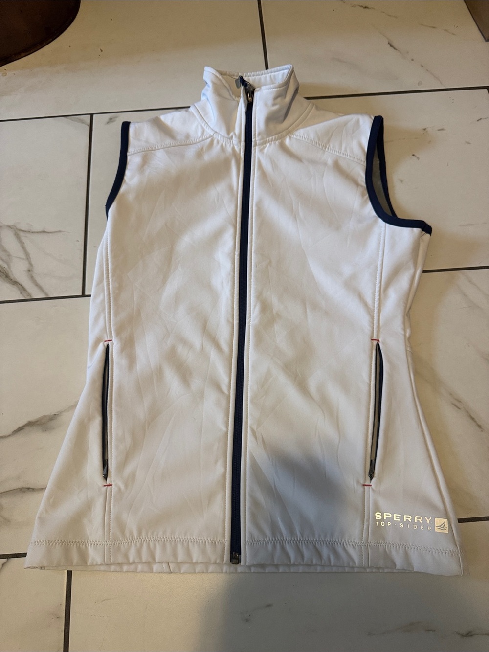 Sperry White Sleeveless Zip-Up Vest with Navy Trim